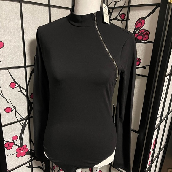 New Express Black long sleeve bodysuit with front diagonal zipper. Size medium. - Picture 1 of 2